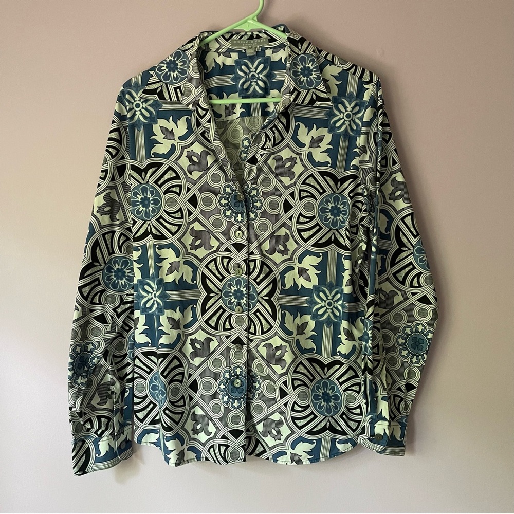 Foxcroft Shaped Fit Shirt Size 10 Blue Boho Print Button Collar